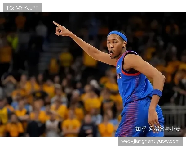 普尔靠无球掩护吸引大个换防拉开三分空间