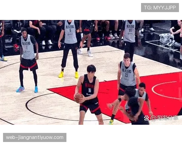 杨瀚森无球跑动拉开空位，较上季外线威胁增强